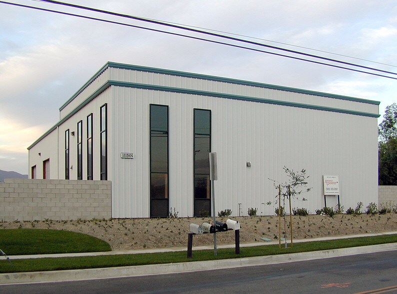 More Photos Of 15060-15102 Ceres Ave, Fontana Warehouse For Lease