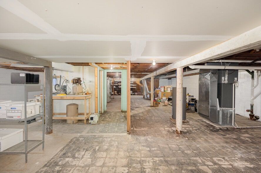 More Photos Of 32 Main St, Scottsville Storefront For Sale