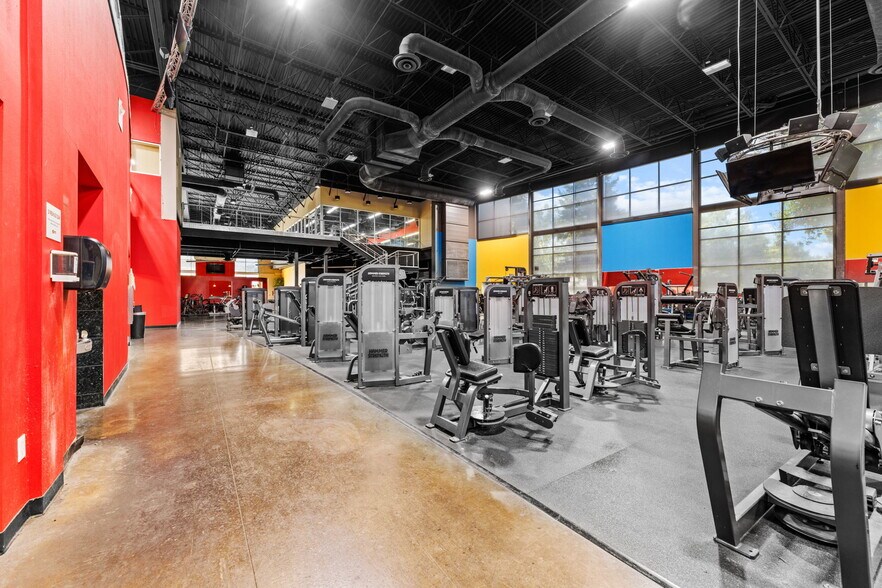 More Photos Of 1900 Del Paso Rd, Sacramento Health Club For Lease