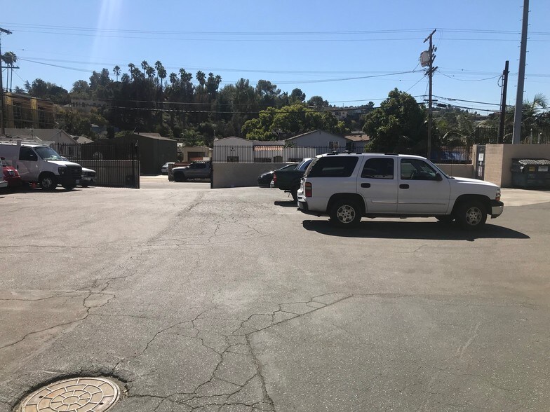 More Photos Of 4440 York Blvd, Los Angeles Manufacturing For Lease