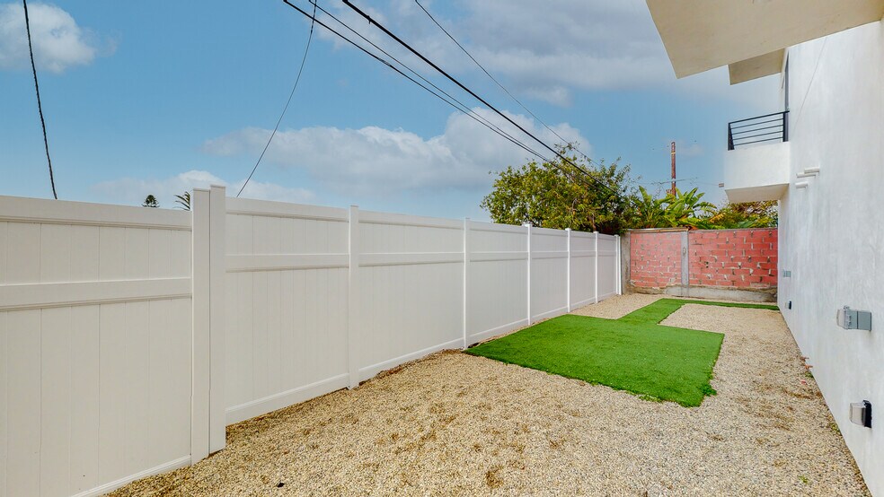 More Photos Of 525 N Normandie Ave, Los Angeles Apartments For Sale