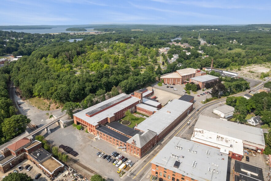 More Photos Of 56 Sterling St, Clinton Manufacturing For Lease