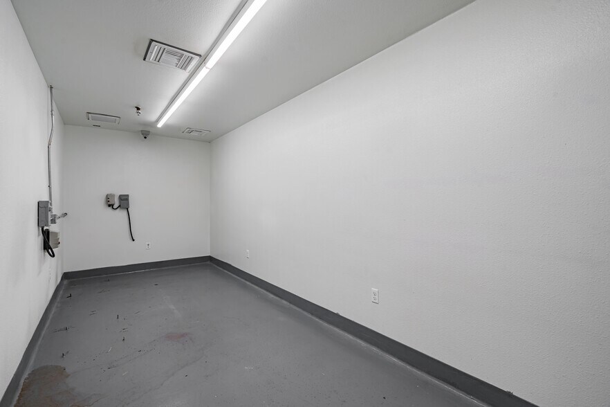 More Photos Of 1320 #1 9th St, Berkeley Industrial For Sale