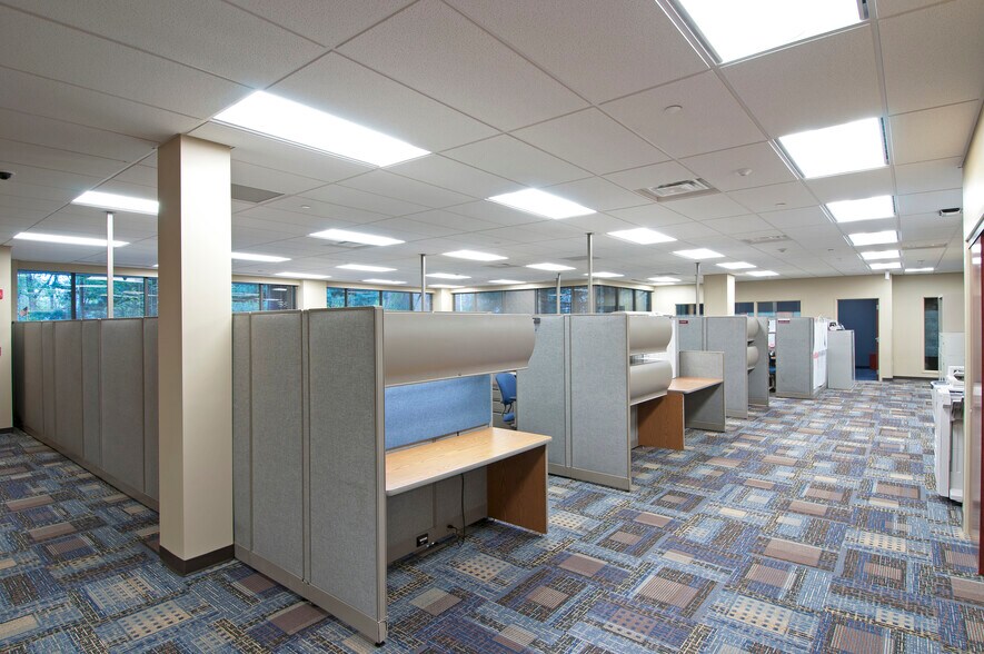 More Photos Of 94 New Karner Rd, Albany Office For Lease