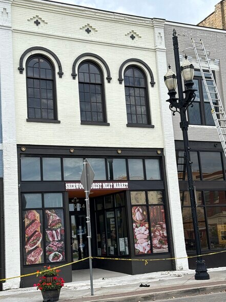 More Photos Of 5814 6th Ave, Kenosha Restaurant For Lease