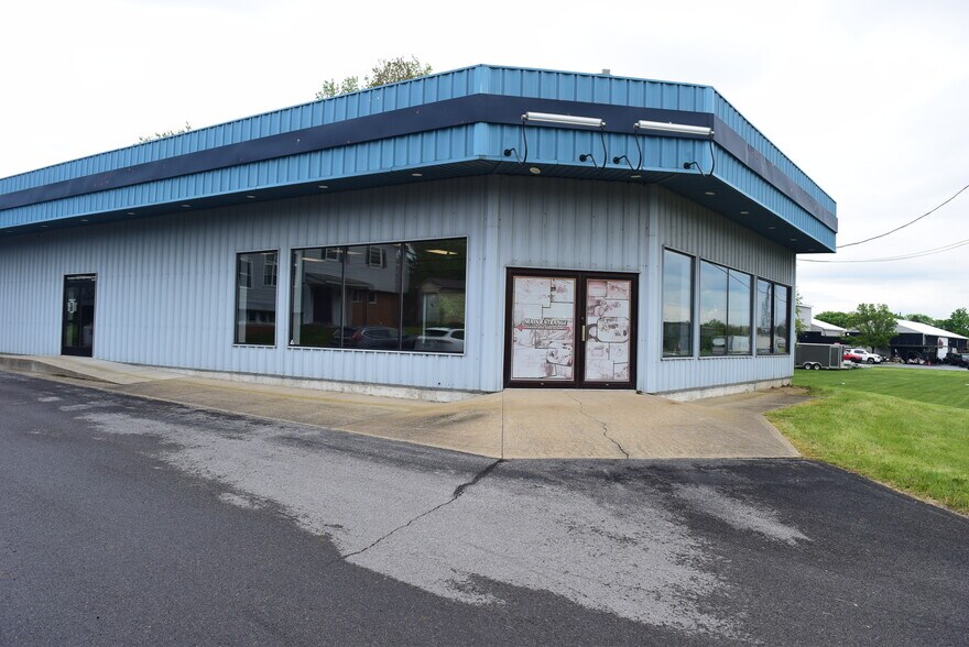 Primary Photo Of 2013 General Potter Hwy, Centre Hall Showroom For Sale