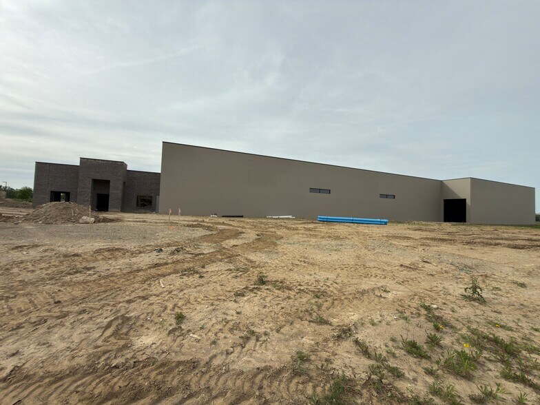 More Photos Of 796 Campus Parkway Dr, Tecumseh Manufacturing For Lease