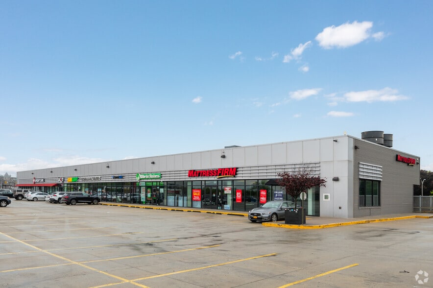 More Photos Of Hutchinson River Pky @ Wennerplace, Bronx Unknown For Lease