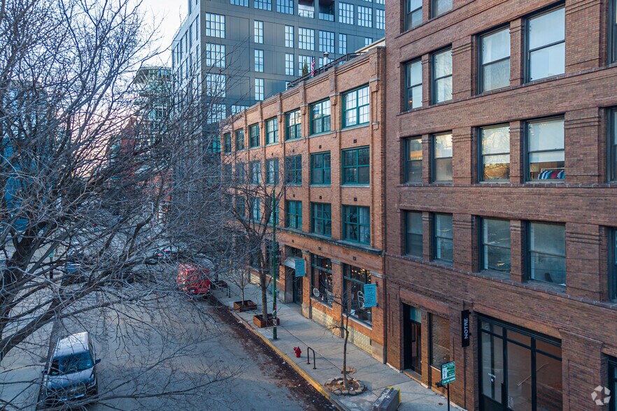 More Photos Of 110 N Peoria St, Chicago Apartments For Lease