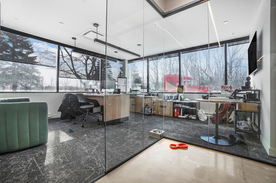 More Photos Of 2351 Boul Fernand-Lafontaine, Longueuil Manufacturing For Sale