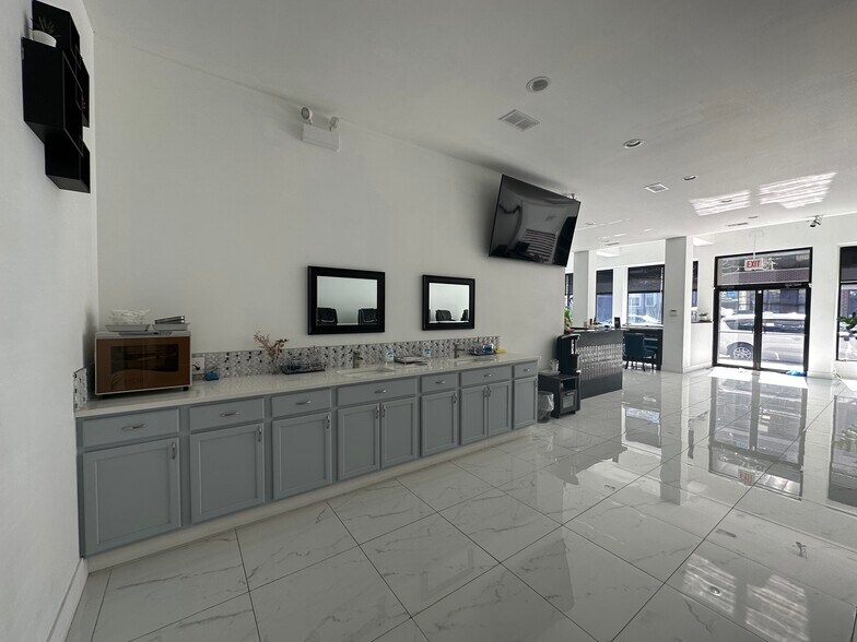 More Photos Of 1342 W Belmont Ave, Chicago Office Residential For Sale