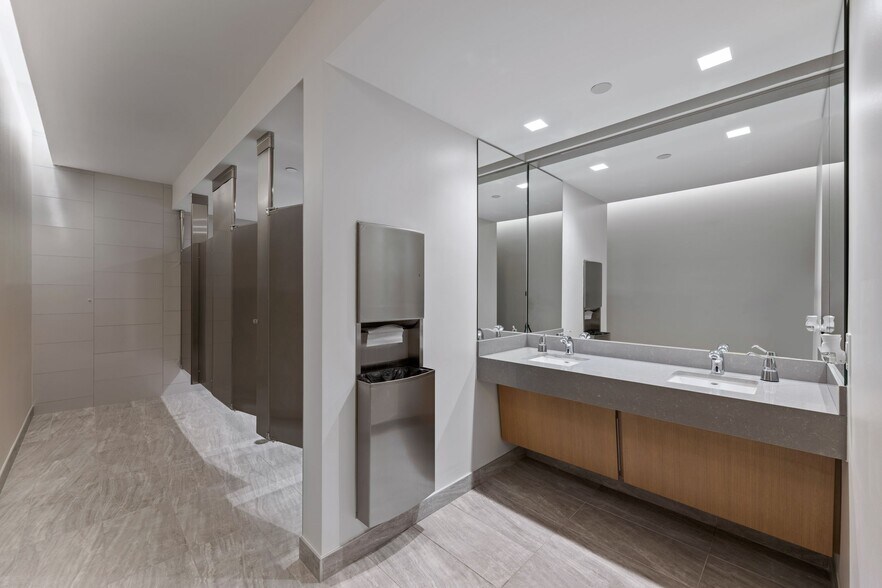 More Photos Of 3010 Lyndon B Johnson Fwy, Dallas Office For Lease