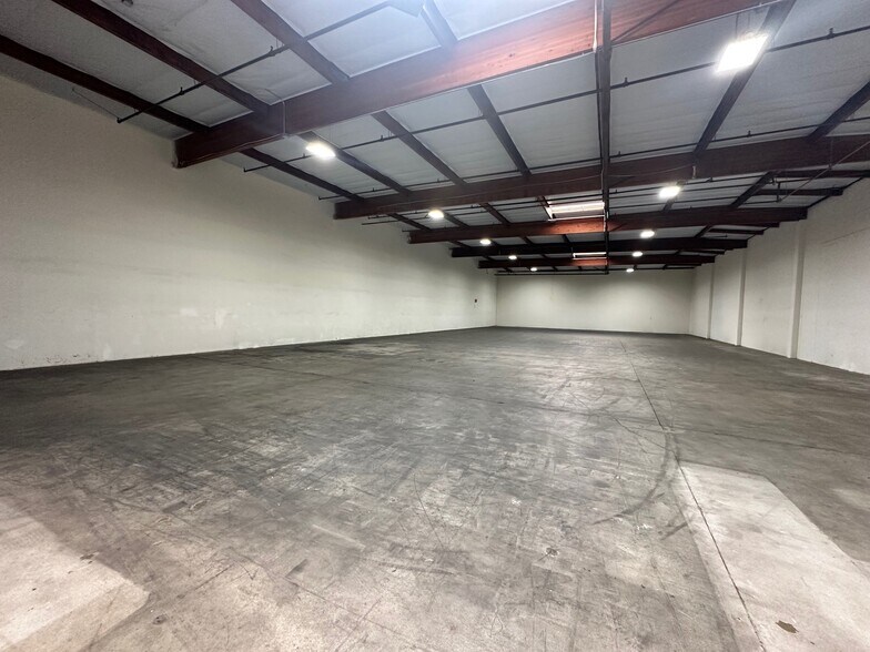 More Photos Of 301-445 N Figueroa St, Wilmington Warehouse For Lease