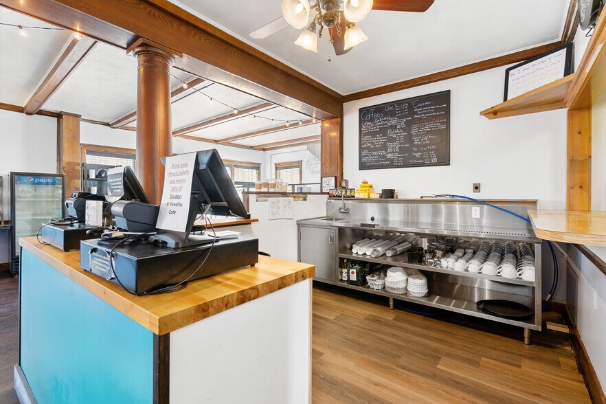 More Photos Of 13 Park Ave, Hadley Restaurant For Sale
