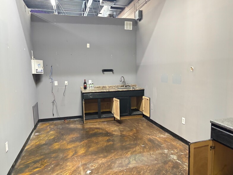 More Photos Of 1905 Rice Rd, Matthews Unknown For Lease