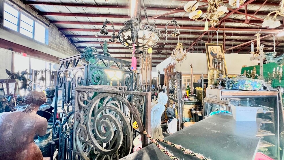 More Photos Of 2834 Church St, Atlanta Flex For Sale