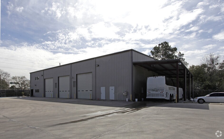 More Photos Of 11318 Bedford St, Houston Warehouse For Sale