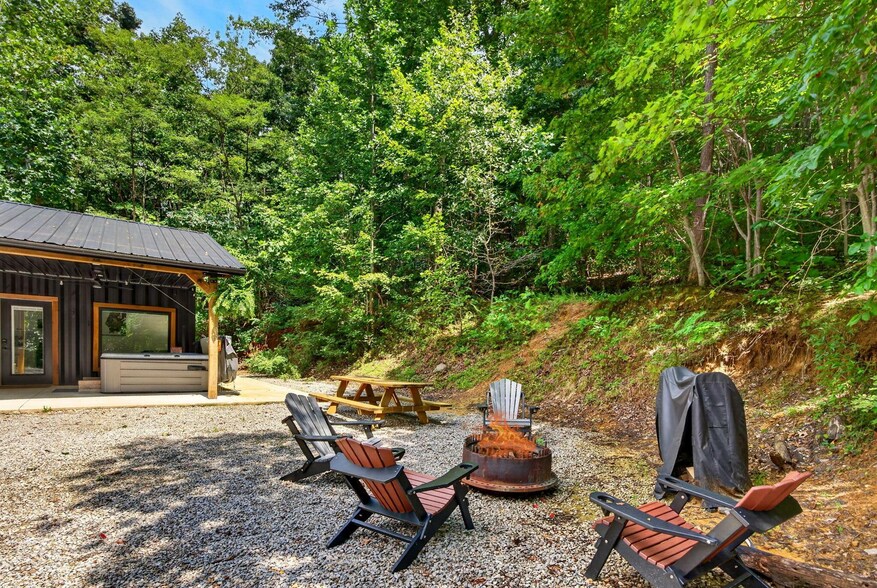 More Photos Of 21360 State Route 327, Laurelville Specialty For Sale