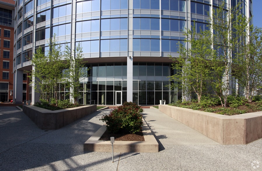 More Photos Of 1850 Towers Crescent Plz, Vienna Office For Lease