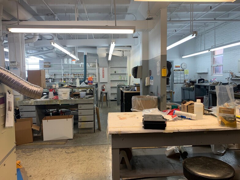 More Photos Of 1410-1440 N Kingsbury St, Chicago Manufacturing For Lease