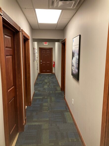 More Photos Of 533 High Suite 1 st, Bowling Green Office For Lease