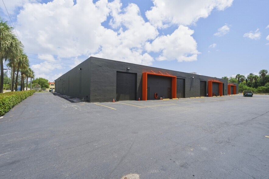 More Photos Of 2968 Ravenswood Rd, Fort Lauderdale Warehouse For Lease