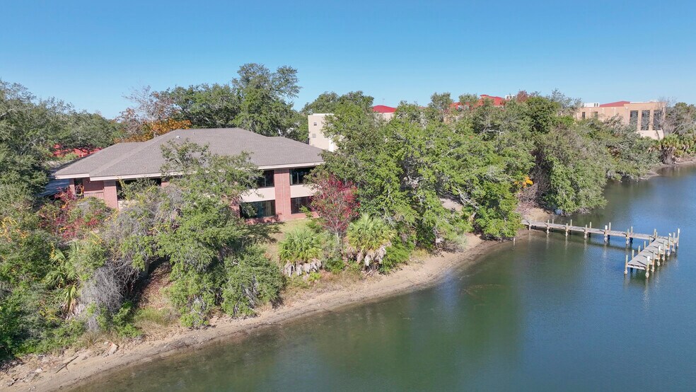 More Photos Of 220 Mckenzie Ave, Panama City Office For Sale