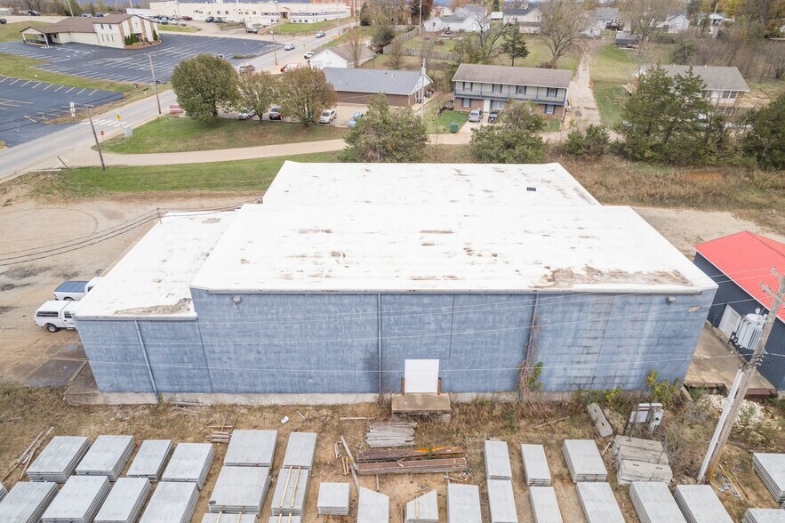 More Photos Of 519 Benham St, Bonne Terre Light Manufacturing For Sale