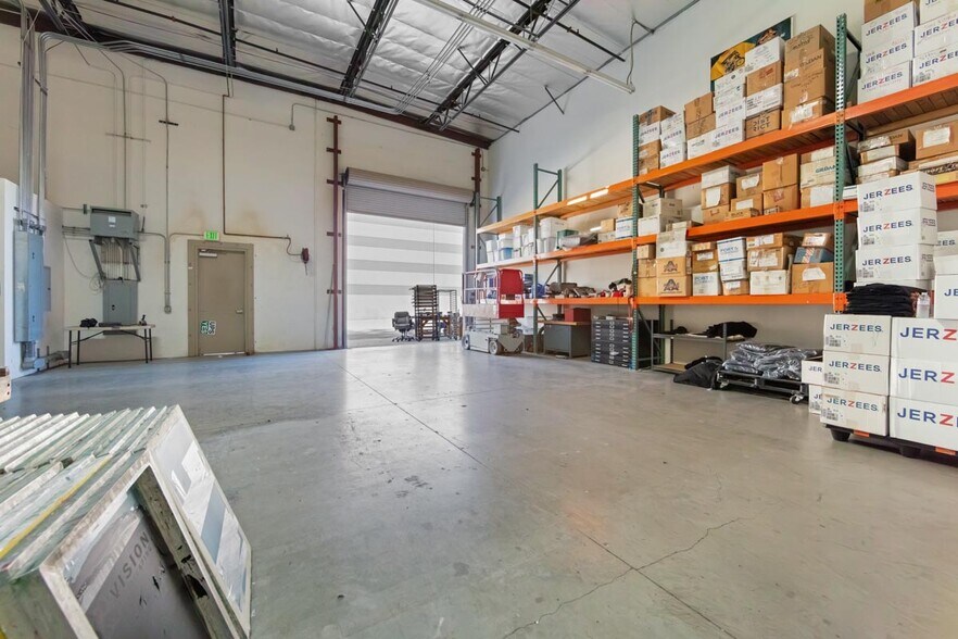 More Photos Of 661 Cochran St, Simi Valley Manufacturing For Sale