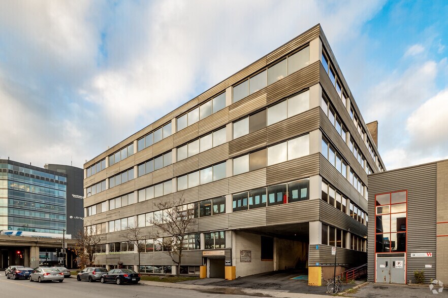 More Photos Of 3750 Boul Crémazie E, Montréal Office For Lease