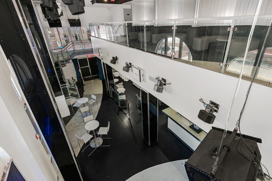 More Photos Of 145 SW 1st Ave, Fort Lauderdale Bar For Lease