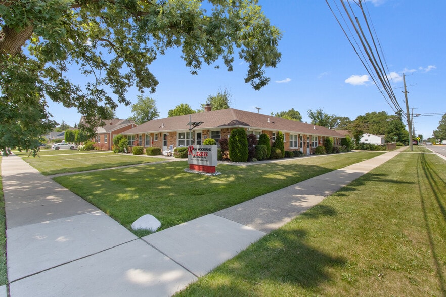 Primary Photo Of 4125 Woodland Ave, Royal Oak Apartments For Sale
