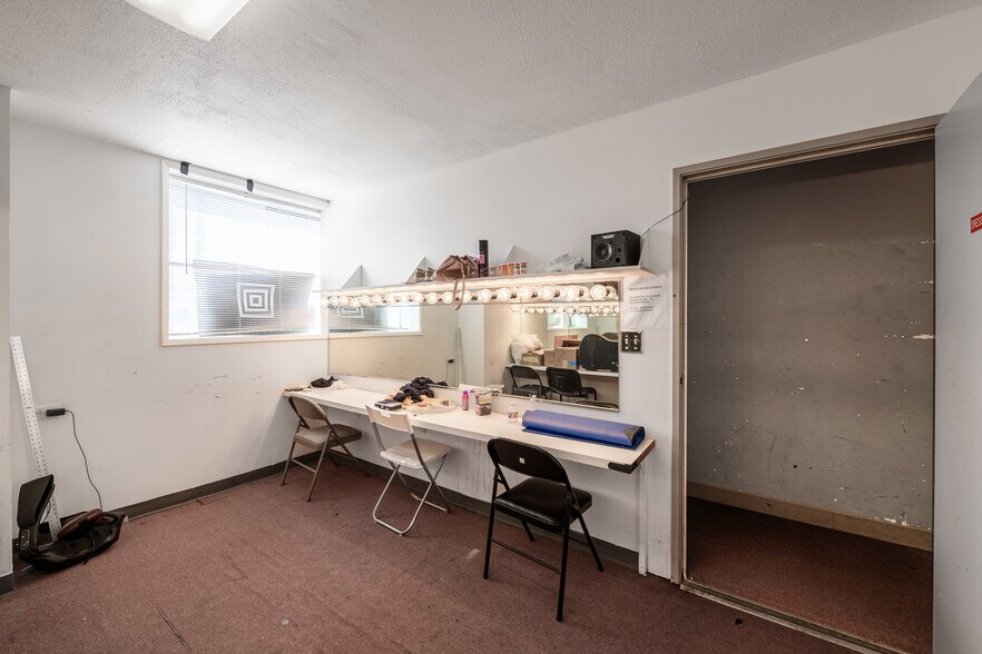 More Photos Of 6763 Hollywood Blvd, Los Angeles General Retail For Sale
