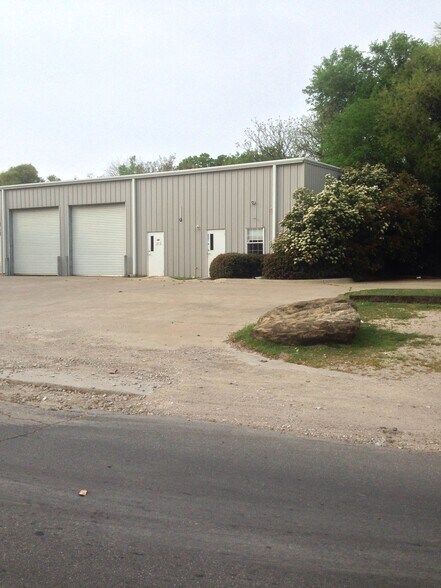 More Photos Of 6901 Maple Ave, Dallas Warehouse For Lease