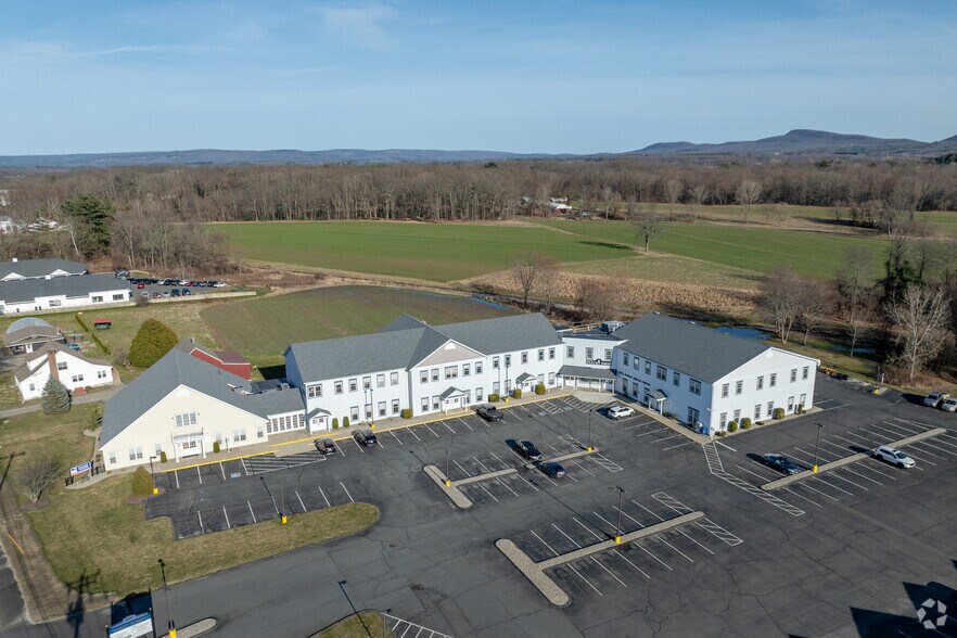 More Photos Of 195 Russell St, Hadley Medical For Lease