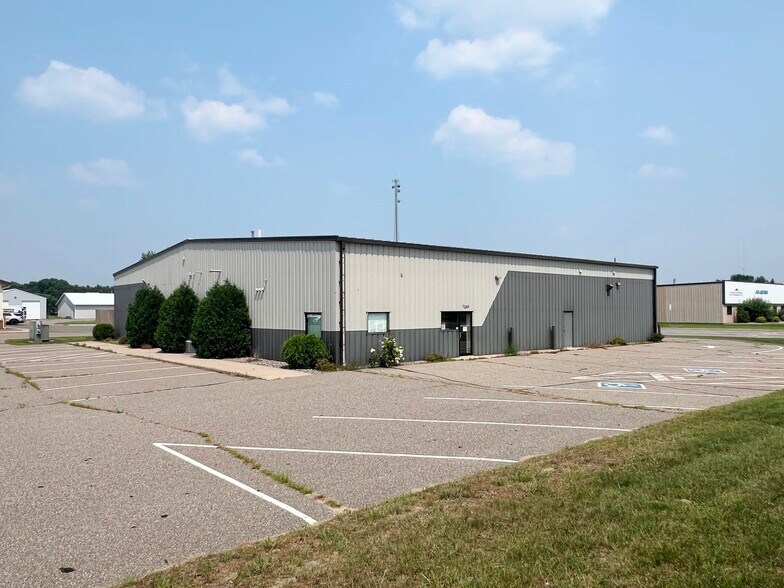 Primary Photo Of 7548 Industrial Park Rd, Baxter Warehouse For Lease