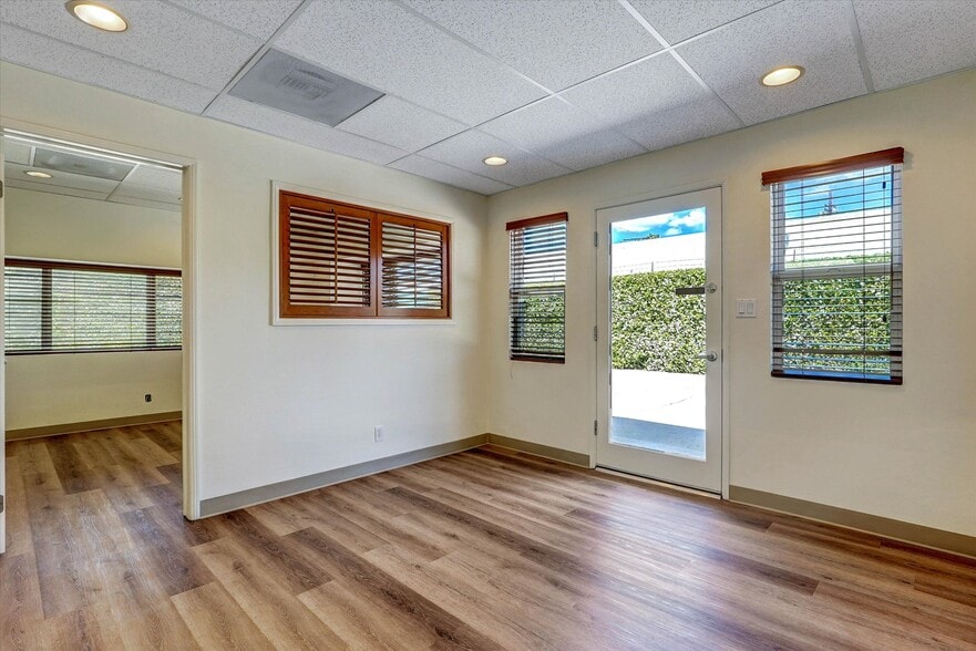 More Photos Of 7448 Deering Ave, Canoga Park Industrial For Sale