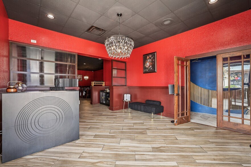 More Photos Of 801 W Montrose St, Clermont Restaurant For Sale