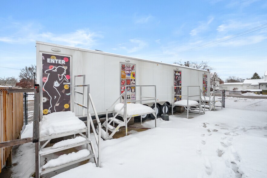 More Photos Of 117 E Allegan St, Otsego General Retail For Sale