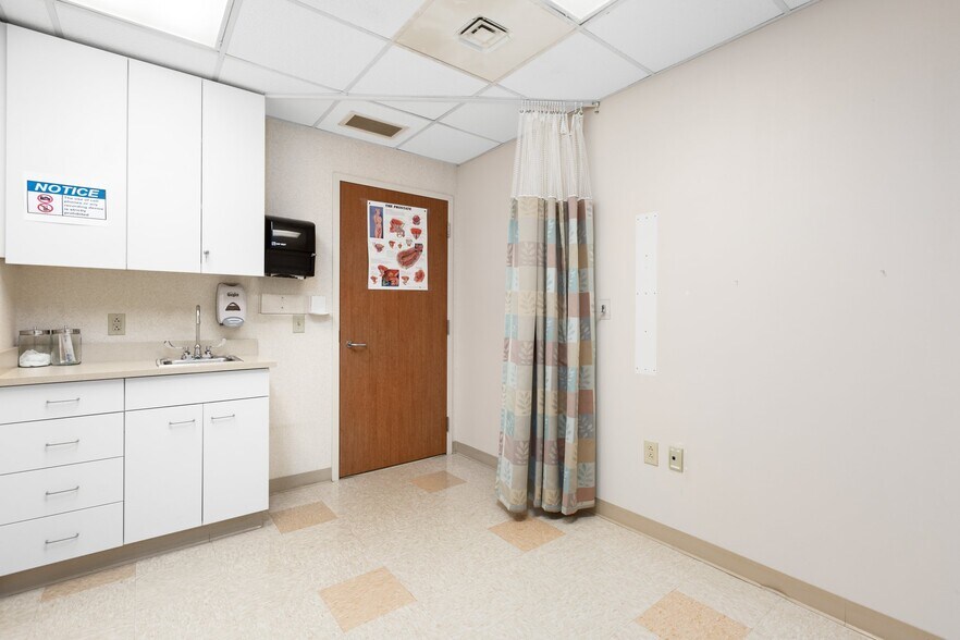 More Photos Of 15394 Kings Hwy, Montross Medical For Sale