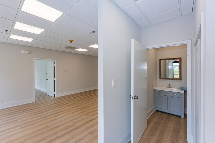 More Photos Of 1131-1149 W 175th St, Homewood Light Distribution For Lease