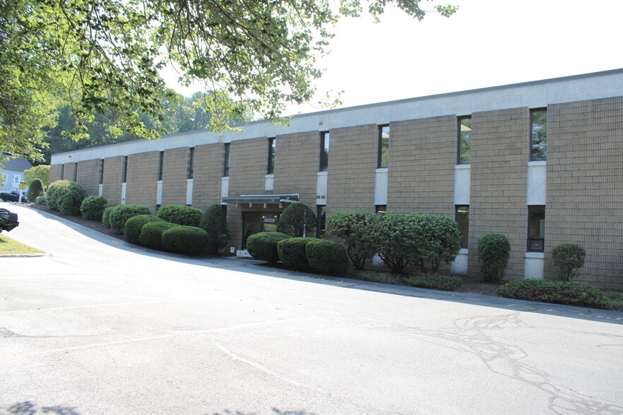 More Photos Of 264 N Main St, East Longmeadow Medical For Lease