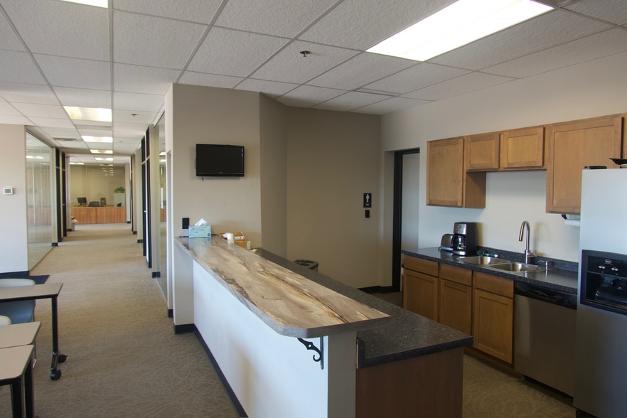 More Photos Of 1201 County Road E, Saint Paul Storefront Retail Office For Lease