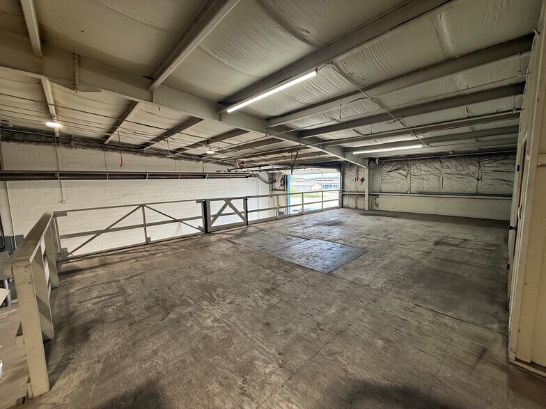 More Photos Of 8319 Chiles Industrial Av, Red Deer Warehouse For Sale