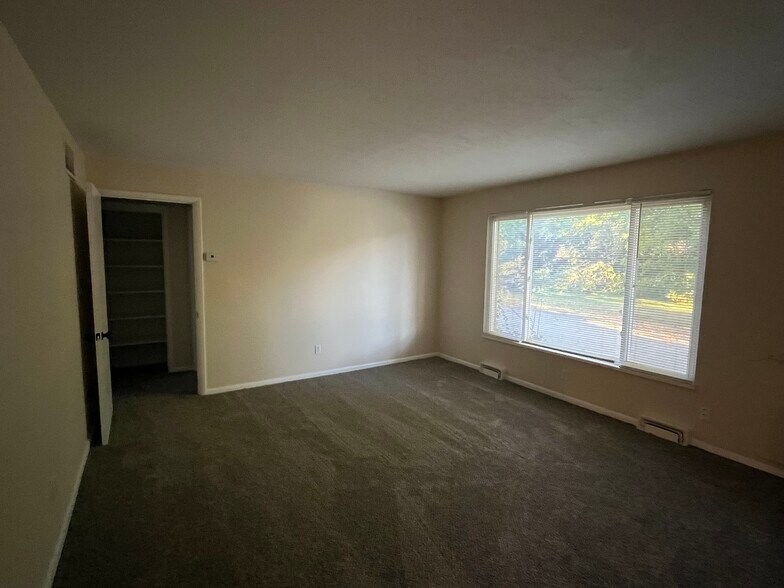 More Photos Of 1560 Wagar Rd, Rocky River Apartments For Sale