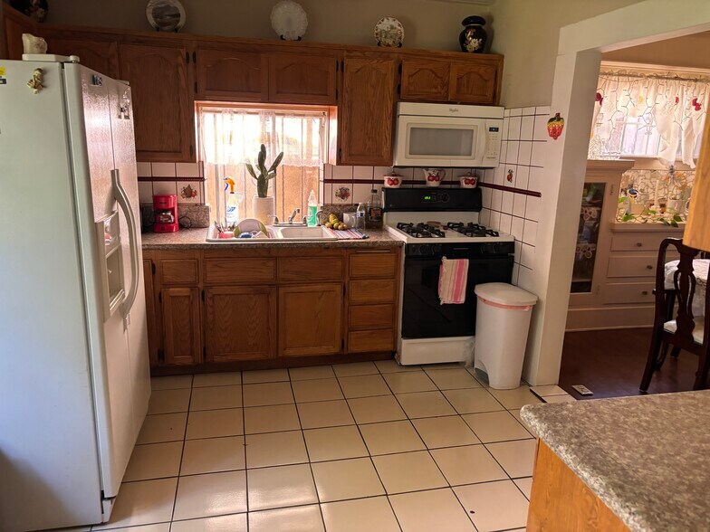 More Photos Of 2000 Argyle Ave, Los Angeles Multifamily For Sale