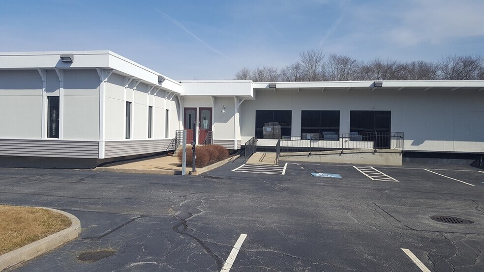 More Photos Of 179 Cross Rd, Waterford Service For Lease