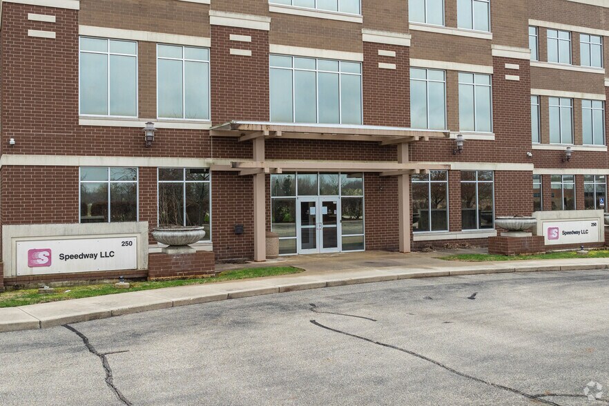 More Photos Of 250 Veronia Dr, Springfield Office For Sale