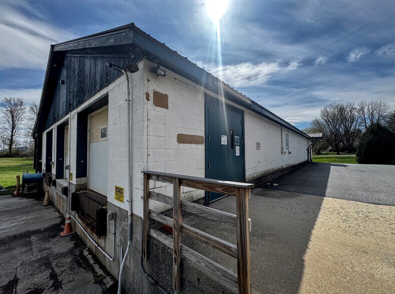 More Photos Of 33 Transport Dr, Bennington Freestanding For Sale