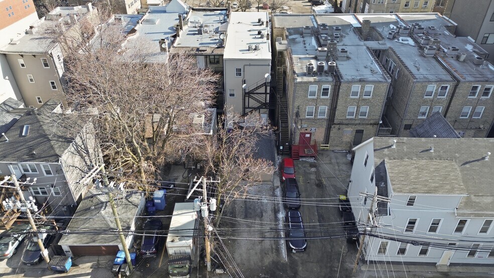 More Photos Of 3240 N Clark St, Chicago Apartments For Sale